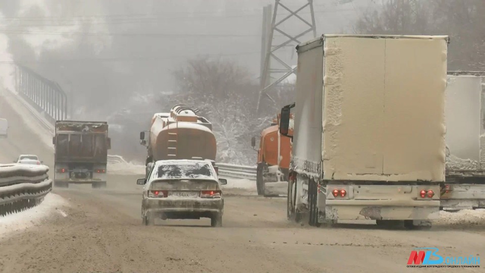 660 единиц спецтехники расчищали от снега дороги Волгоградской области